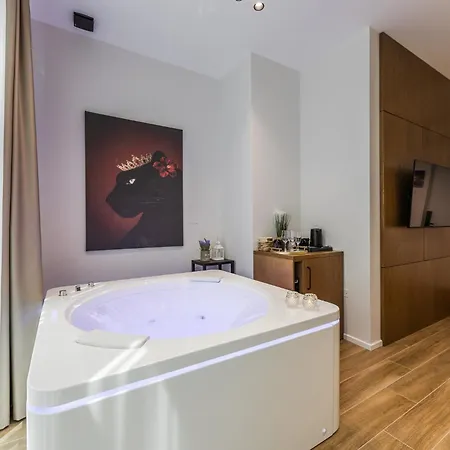 Hotel Via Mare Jacuzzi By Ps 5*